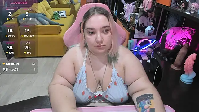 Softie_Sofy live cam on StripChat