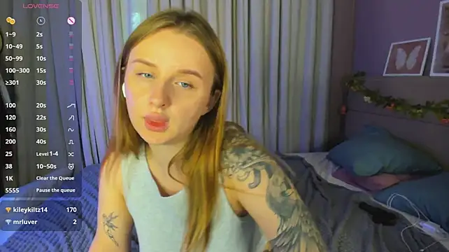 Rina_Panic live cam on StripChat