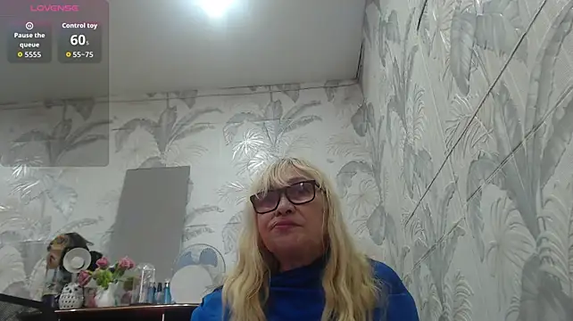 CamDiva113 live cam on StripChat