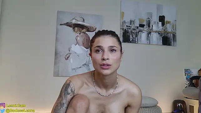 Lenna_Godess live cam on StripChat