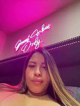 sexyyykloee live cam on StripChat