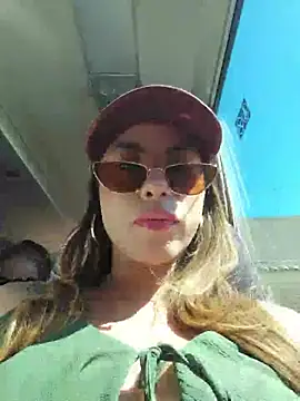 Karen_San_Miguel live cam on StripChat