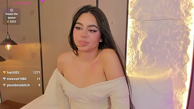 elara_bloom_ live cam on StripChat
