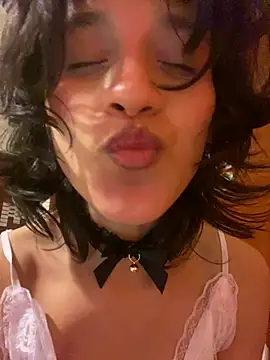 Nahomi_Osaki live cam on StripChat