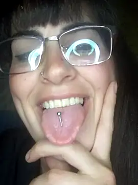 Tuputita11099 live sex cam