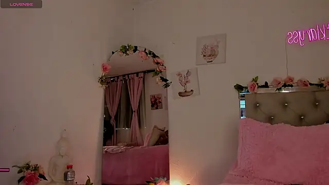 bruneettklaryss live cam on StripChat