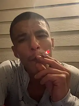 PE1ON live cam on StripChat