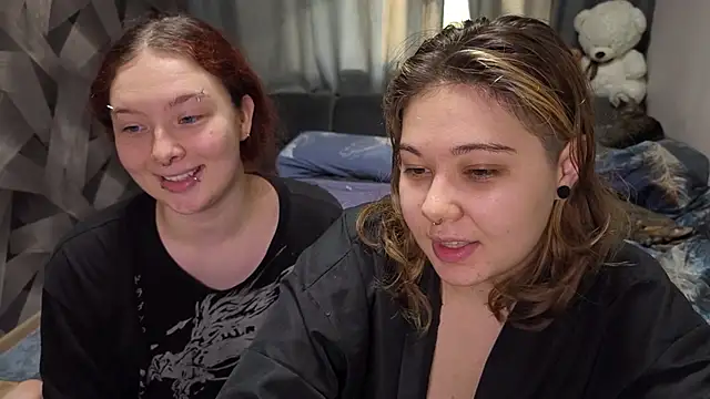 LunarCouple_ live cam on StripChat