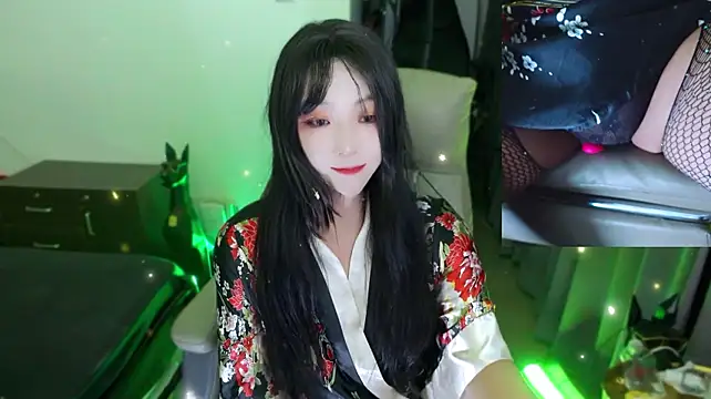 Model: SaraSilky