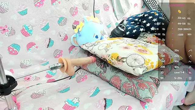 VaioletUwU live cam on StripChat