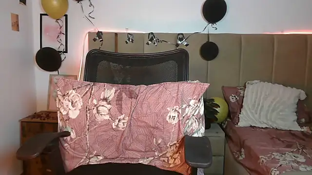 isha_here (F teen) - cream in boobs + 40spank ass✨
