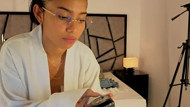 Milaa_Star_ live cam on StripChat
