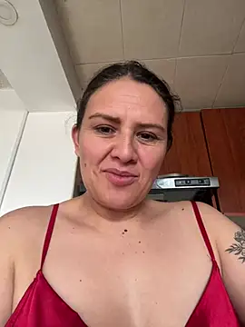 xiomi_milf live cam on StripChat