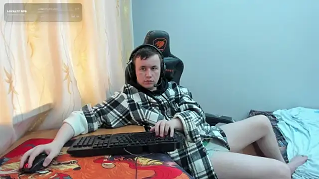 iliaskrislove live cam on StripChat
