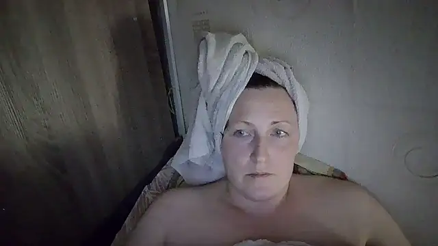 AllaSowinskaya live cam on StripChat
