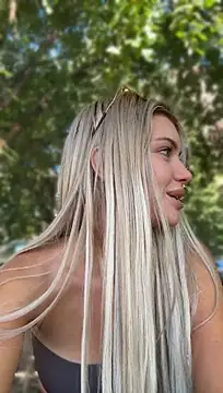 kikiwatson (F young) - Show pussy in public 💦🔞😍
