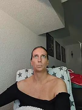 SexyJulia21 live cam on StripChat