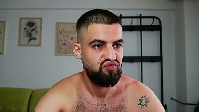 HairyRobxxx live cam on StripChat