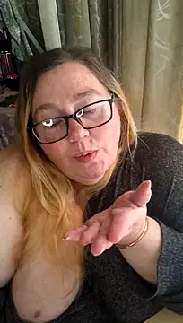 Iceprincess2bad4u live cam on StripChat