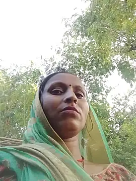Juli_rathore live cam on StripChat