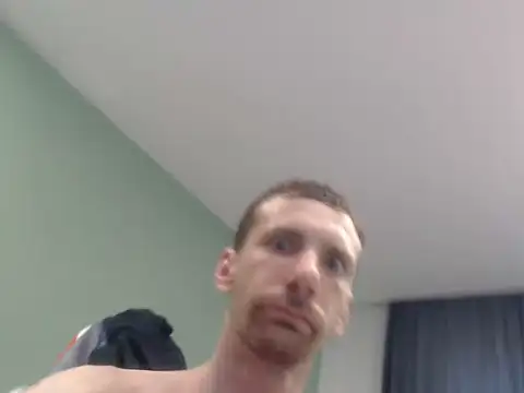 iLoveElusiveCats live cam on StripChat