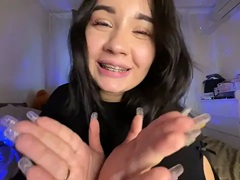 Viviaaan_n live cam on StripChat