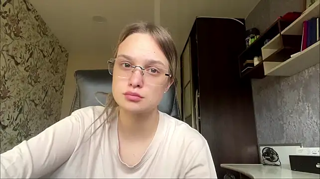 HarrietBunner live cam on StripChat
