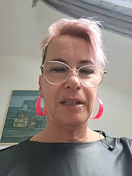 MisstressDenise live cam on StripChat