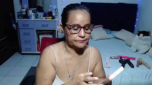 pervert_mommy_ live cam on StripChat