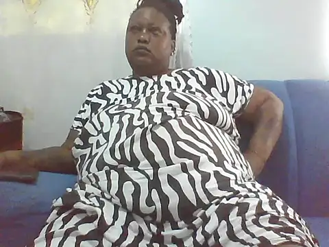fat_ebonyqueen live cam on StripChat