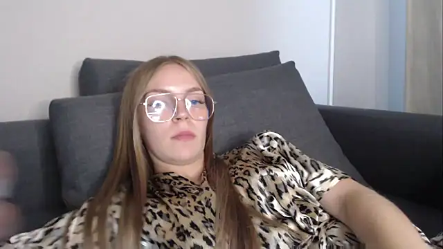 HitGyrl live cam on StripChat
