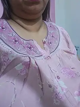 ravina_patil1 (F milf) - Kissing your lips