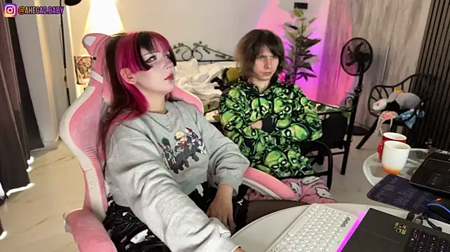 h3ntai_baby live cam on StripChat
