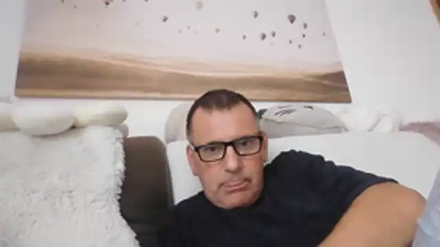 uffty96 live cam on StripChat
