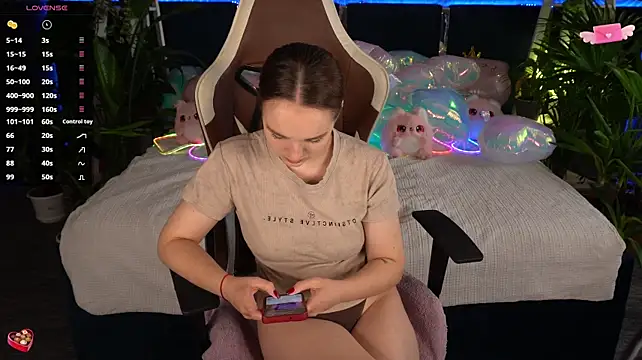 FoxyShy live sex cam