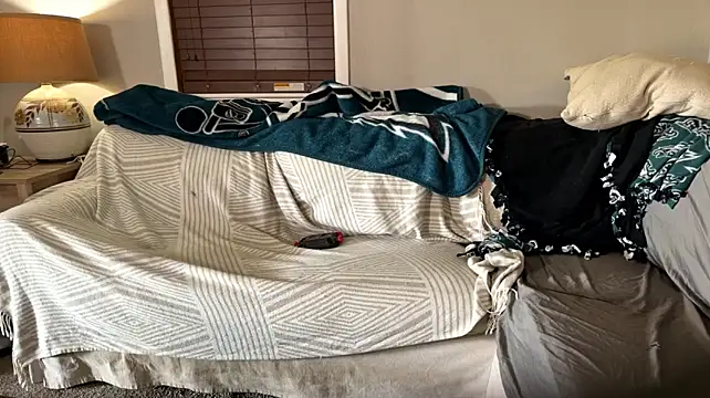 studlyhardwoodd live cam on StripChat