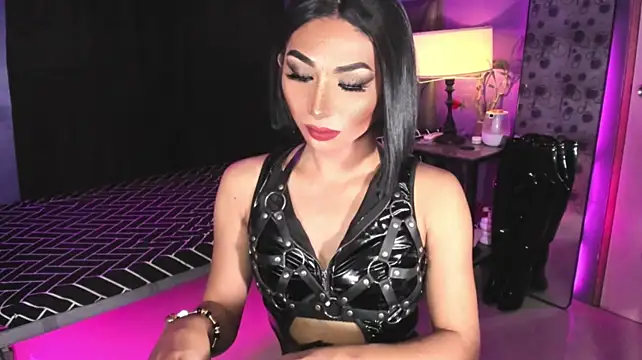 MaxxineMorenaTs live cam on StripChat