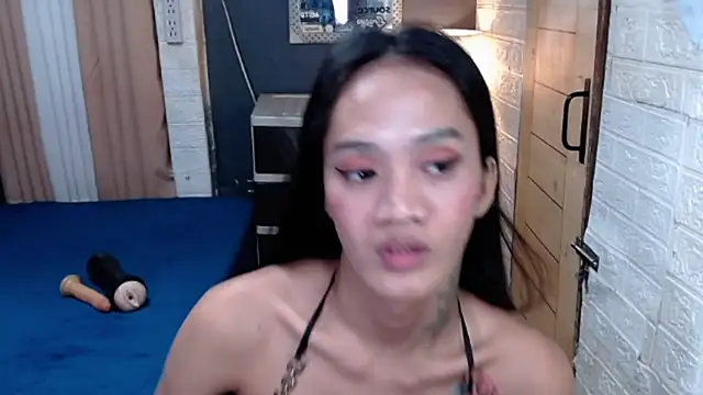 urTshugecock live cam on StripChat