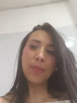 Julietta_33 live cam on StripChat