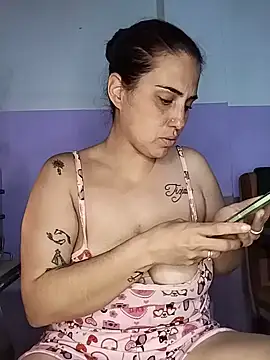 kariciasecreta's live room