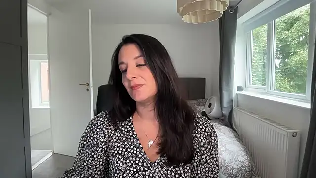 yourcassiexo live cam on StripChat