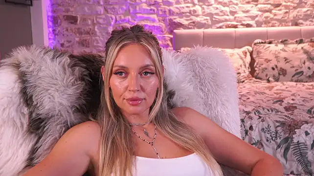 JoanneGG live cam on StripChat