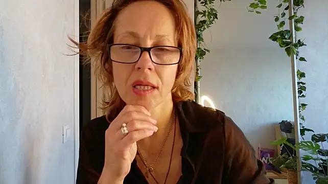 LioraWeiss live cam on StripChat
