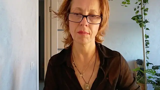 LioraWeiss live cam on StripChat