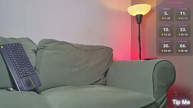 Ackerman_Eren_ live cam on StripChat