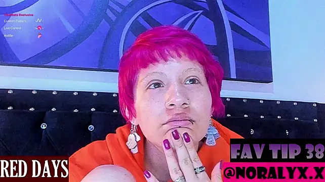 hey_noraly live cam on StripChat
