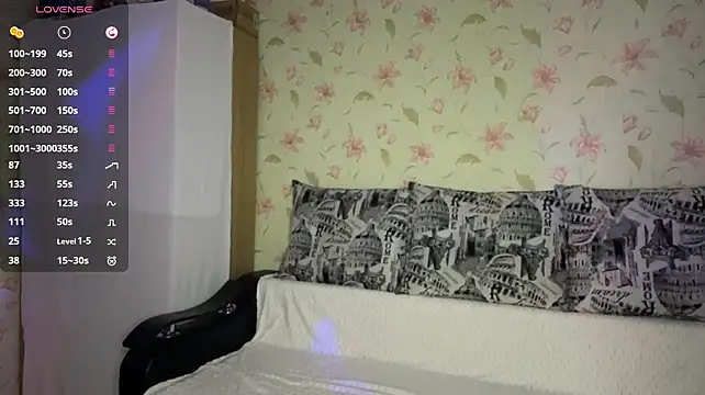 HootedIlk live cam
