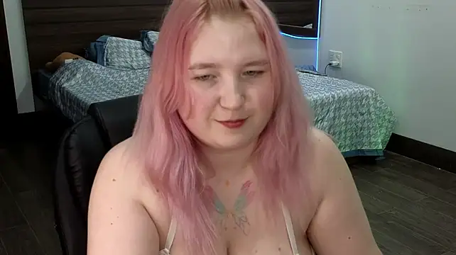 PlushyDevil live cam on StripChat