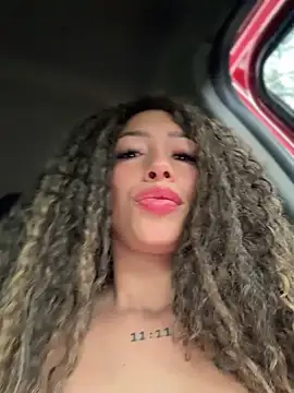 roxyrougee's live room