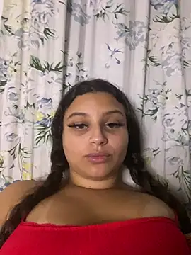 julia_moreira live cam on StripChat